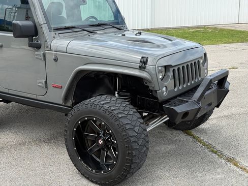 Used 2016 Jeep Wrangler 75th Anniversary AWD/4WD image 55