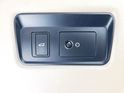 Used 2016 Land Rover Range Rover Sport HSE image 15