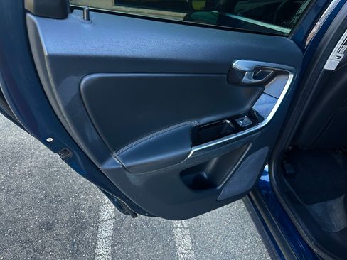 Used 2015 Volvo XC60 T5 Platinum image 13