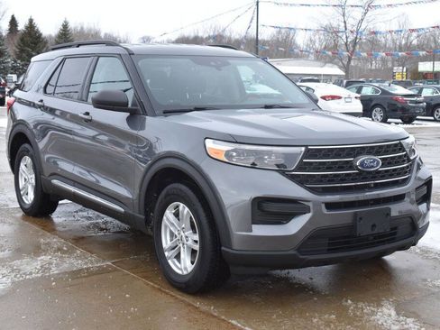 Used 2022 Ford Explorer XLT image 1
