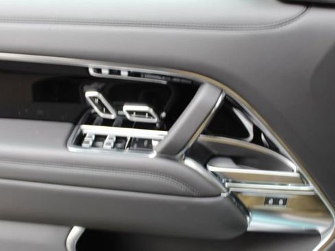 New 2025 Land Rover Range Rover SE image 18