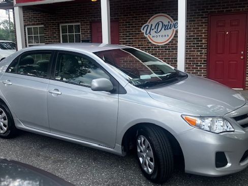 Used 2011 Toyota Corolla LE FWD image 1