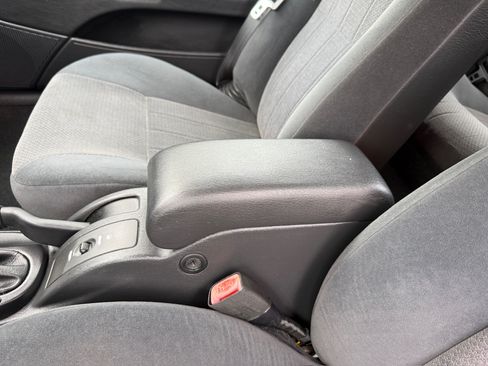 Used 2005 Chrysler Sebring Touring image 62