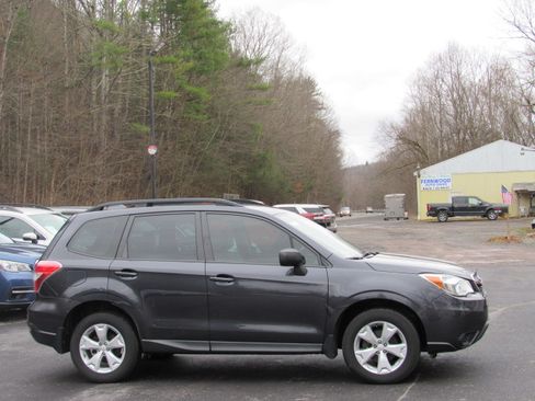 Used 2016 Subaru Forester 2.5i Premium image 8
