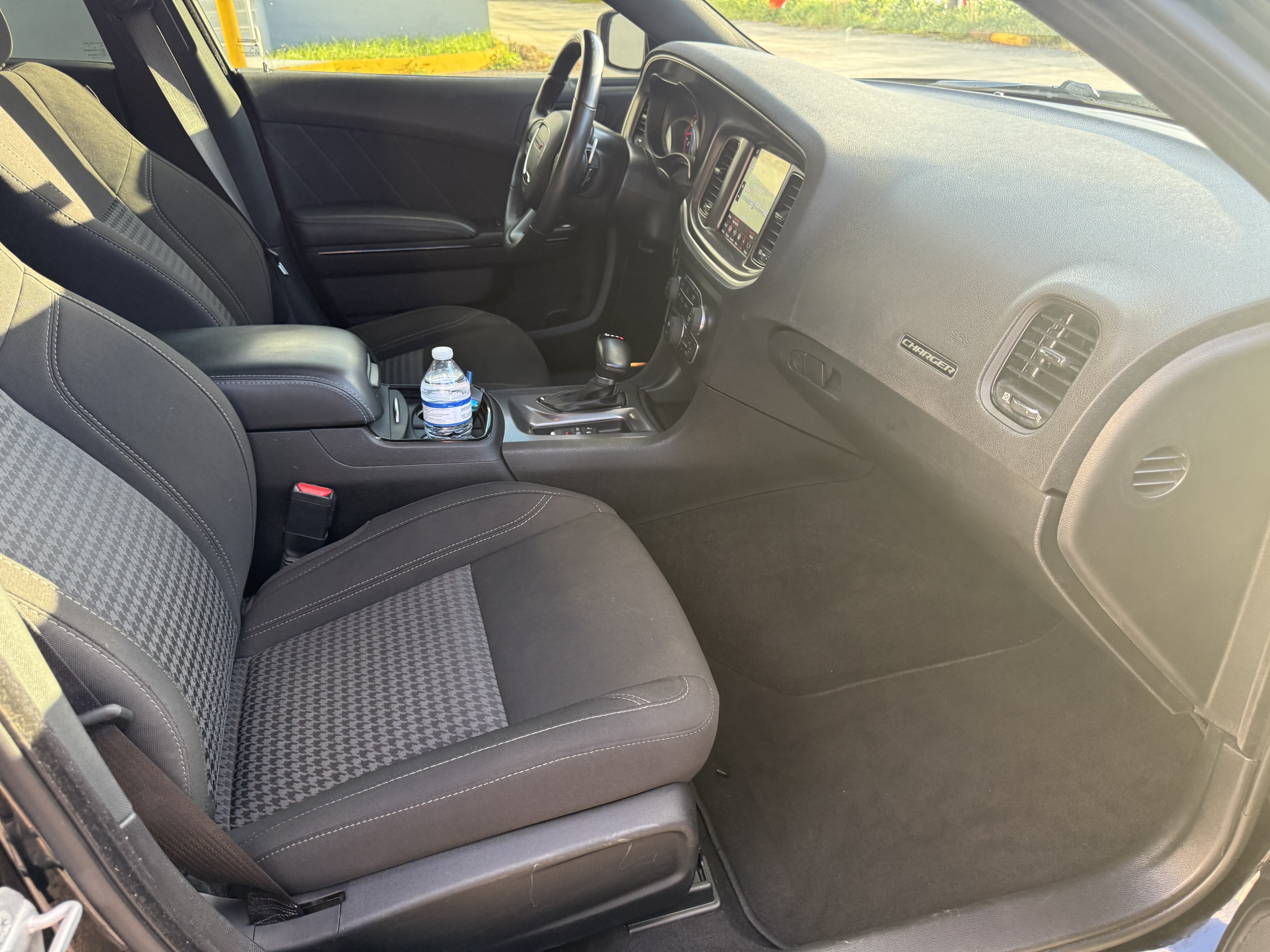 Used 2022 Dodge Charger SXT AWD image 11