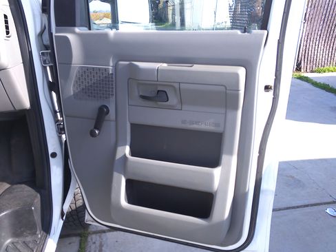 Used 2012 Ford E-150 and Econoline 150 image 9