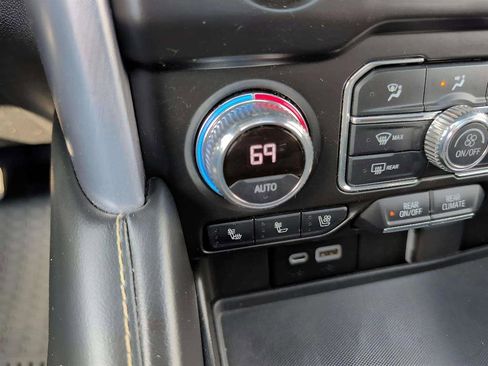 Used 2022 GMC Yukon XL SLT image 14