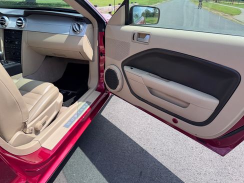 Used 2006 Ford Mustang GT Premium image 16