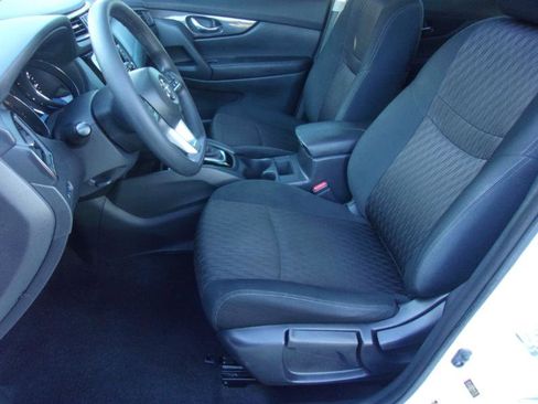 Used 2018 Nissan Rogue S image 11