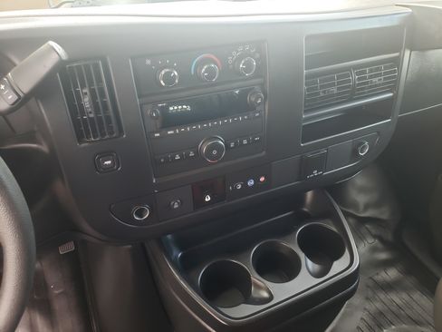 Used 2020 Chevrolet Express 2500 image 18