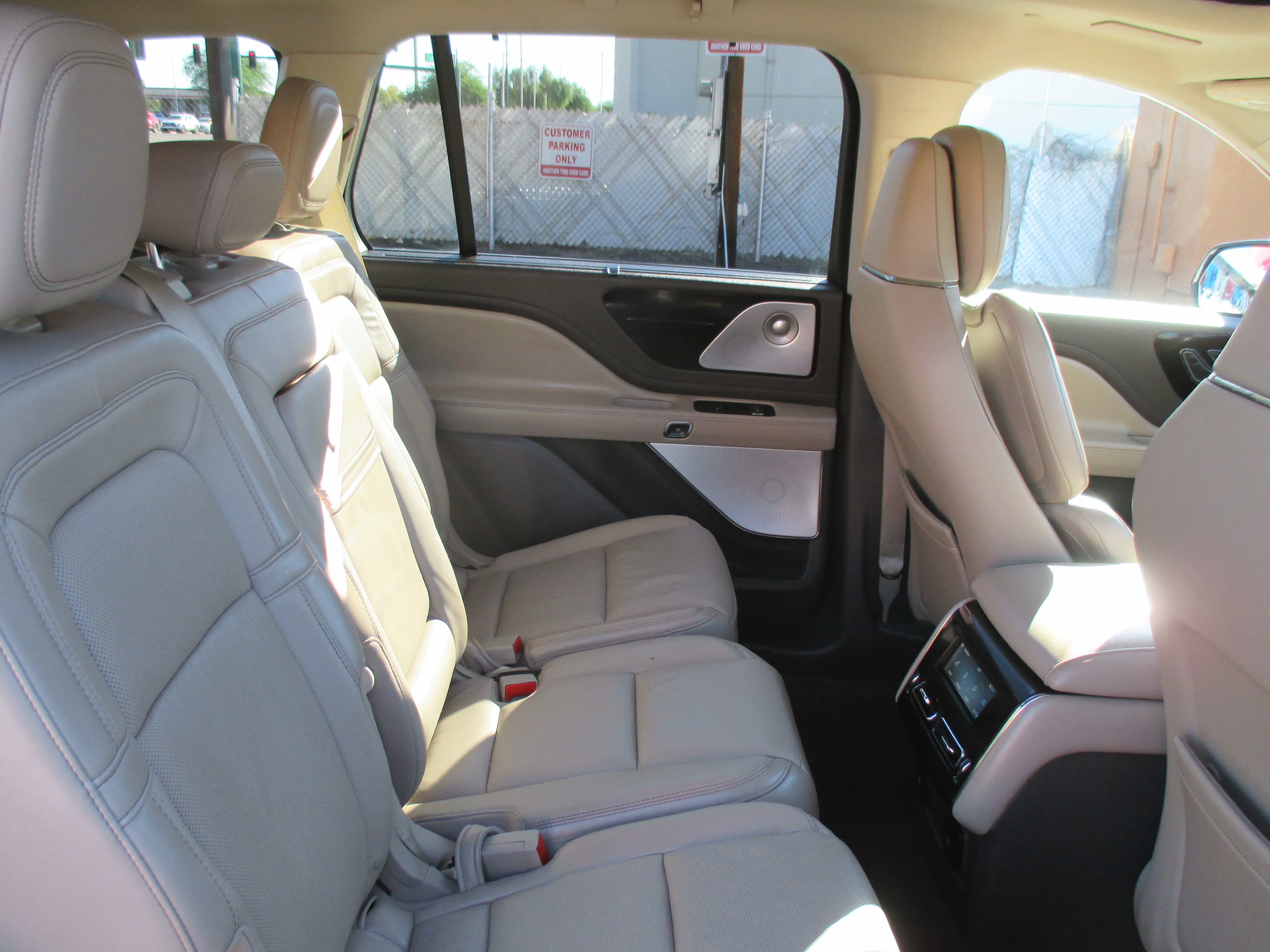 Used 2020 Lincoln Aviator AWD Reserve image 17