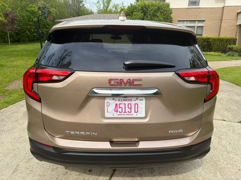 Used 2018 GMC Terrain AWD SLE image 4