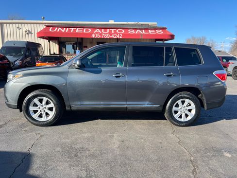 Used 2013 Toyota Highlander LE image 1