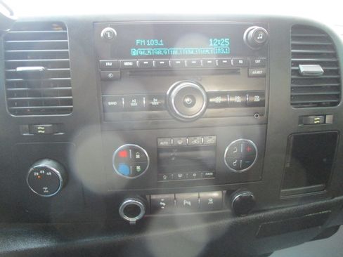 Used 2011 Chevrolet Silverado 2500 LT image 45