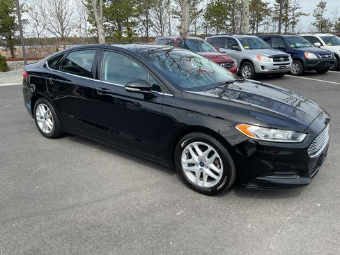 Used 2016 Ford Fusion SE image 3