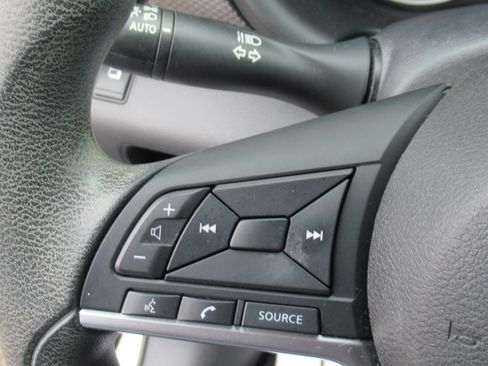 Used 2018 Nissan Kicks S image 19