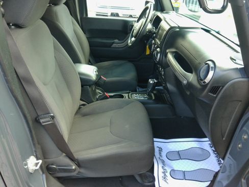 Used 2017 Jeep Wrangler Unlimited Sport S image 36