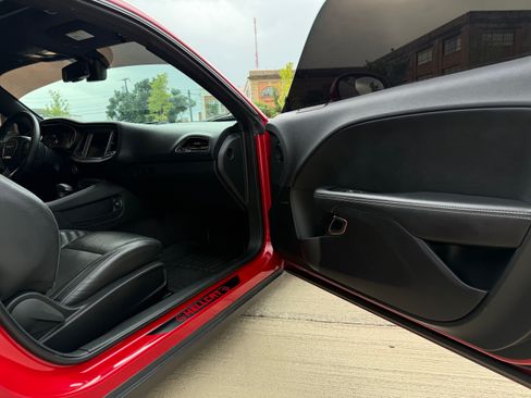Used 2017 Dodge Challenger SRT Hellcat image 32