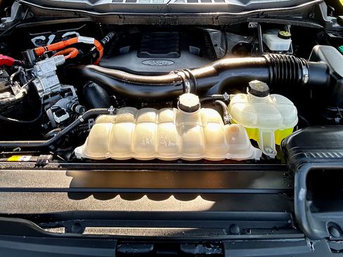 Used 2023 Ford F150 4x4 SuperCrew Hybrid image 22