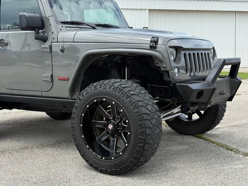 Used 2016 Jeep Wrangler 75th Anniversary AWD/4WD image 57