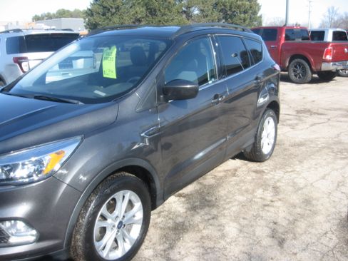 Used 2018 Ford Escape SE image 4