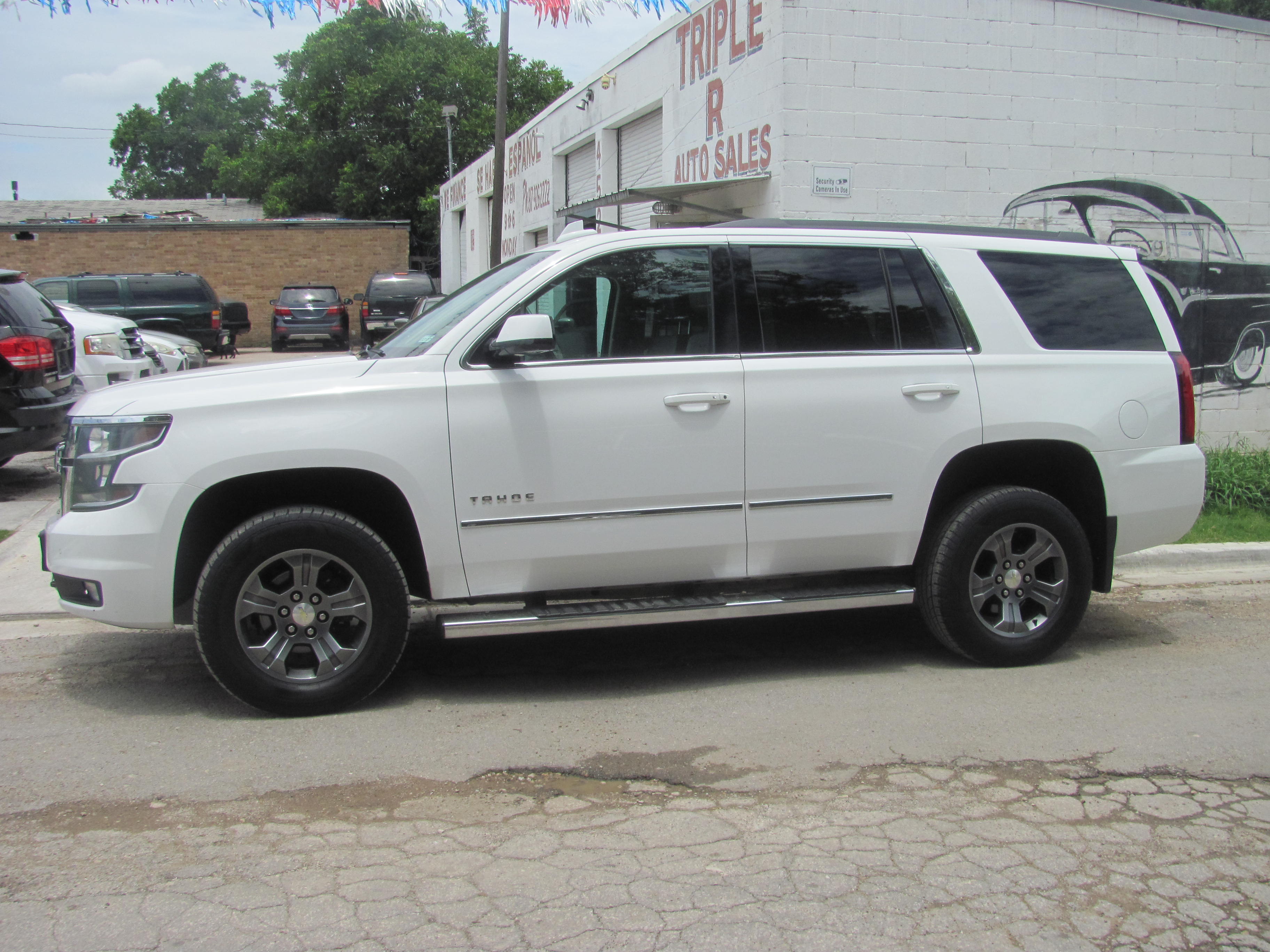Used 2016 Chevrolet Tahoe 4WD LT image 1