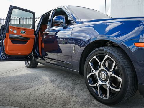 Used 2022 Rolls-Royce Cullinan Black Badge image 16