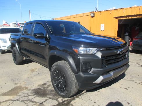 Used 2024 Chevrolet Colorado Trail Boss image 19