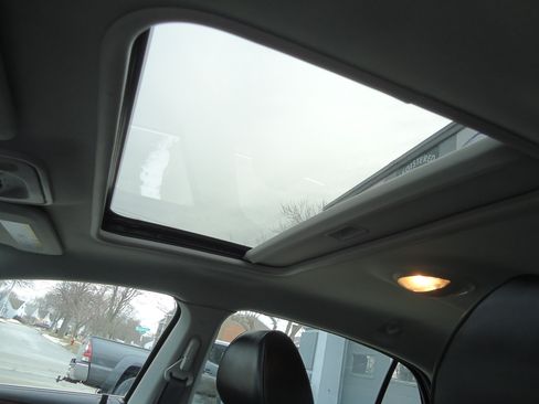 Used 2010 Chevrolet Malibu LTZ image 19