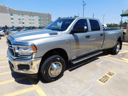 Used 2022 RAM 3500 4x4 Crew Cab Tradesman DRW image 4