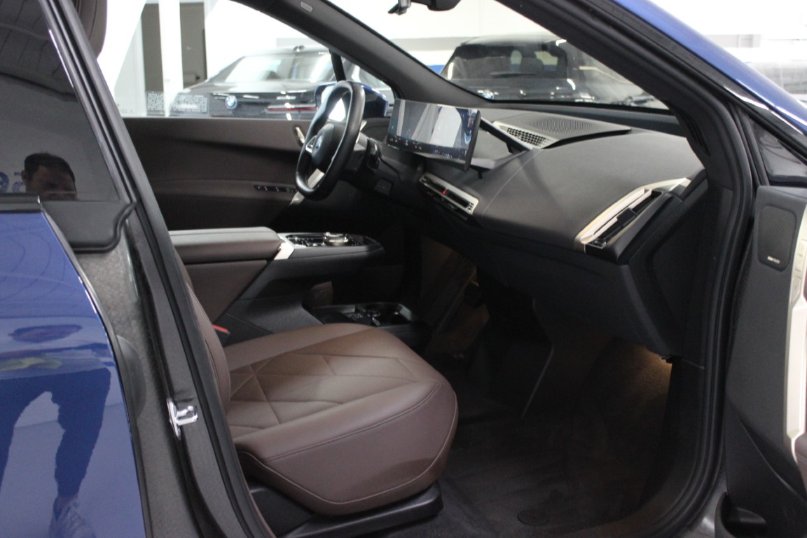 Used 2024 BMW iX xDrive50 AWD/4WD image 40