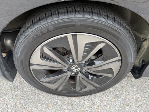 Used 2018 Honda Civic EX Hatchback image 8