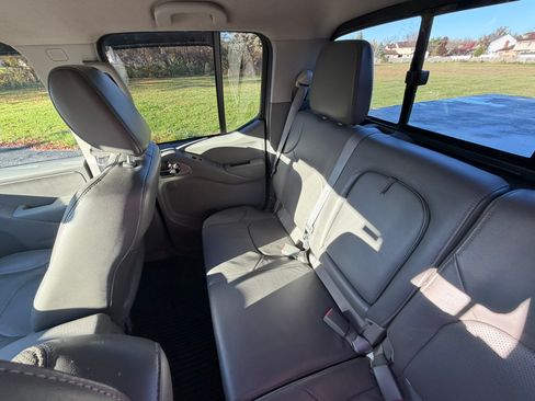 Used 2016 Nissan Frontier SV image 19