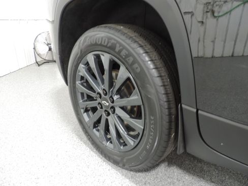 Used 2023 Chevrolet Traverse RS image 13