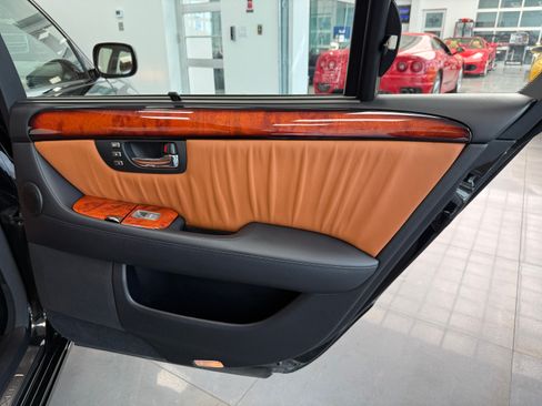 Used 2004 Lexus LS 430 image 32