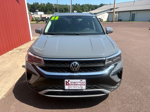 Used 2022 Volkswagen Taos SE w/ IQ.Drive and Sunroof Pkg AWD/4WD image 5