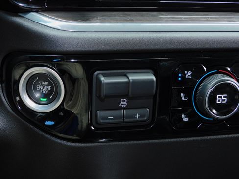 Used 2024 Chevrolet Silverado 2500 LTZ image 3