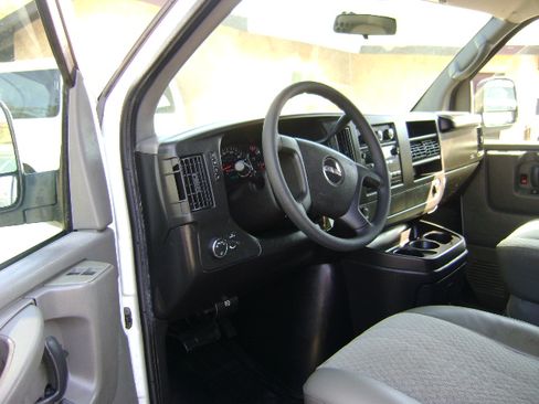 Used 2009 GMC Savana 3500 image 9