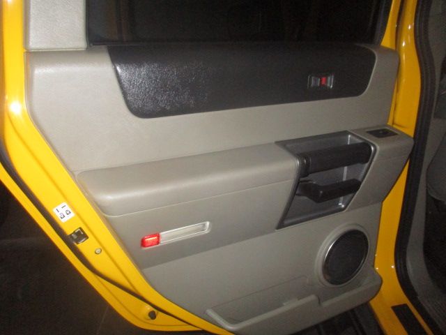Used 2003 HUMMER H2 Sport Utility 4D AWD/4WD image 16