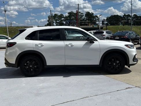 Used 2025 Honda HR-V Sport image 3