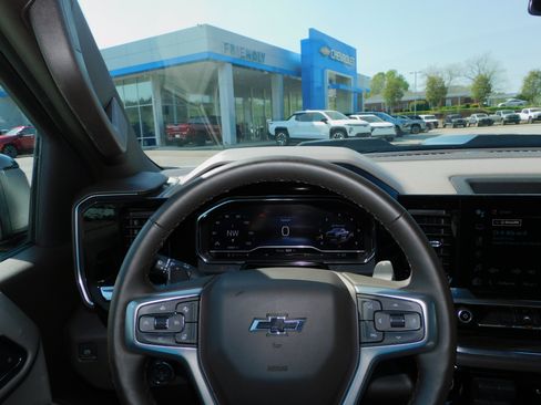 Used 2024 Chevrolet Silverado 1500 LT Trail Boss image 2