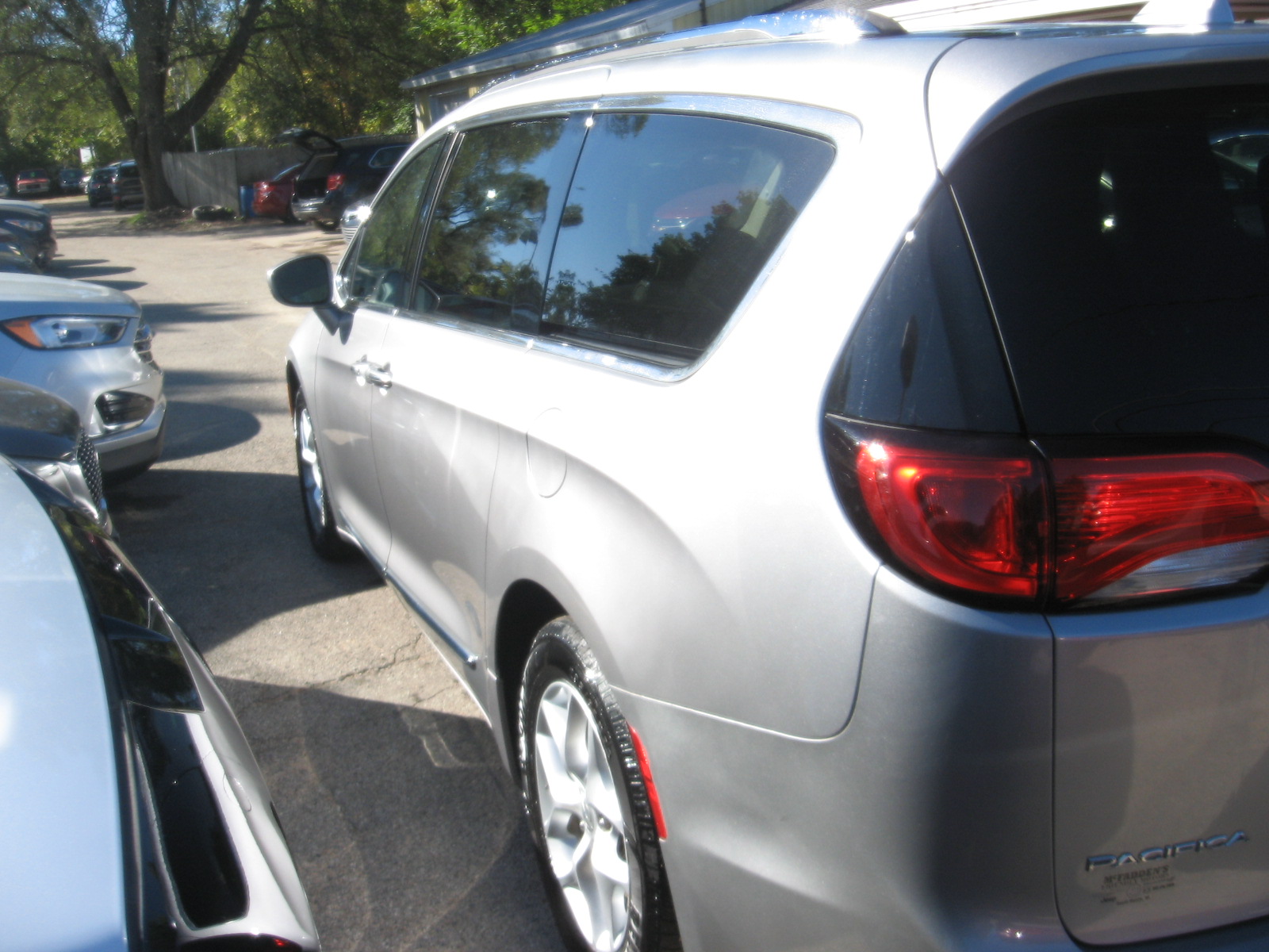 Used 2018 Chrysler Pacifica Touring-L FWD image 6