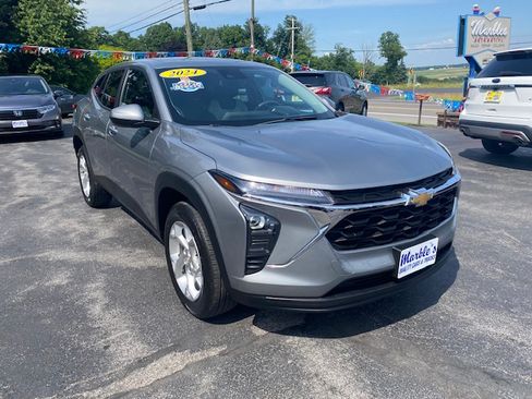 Used 2024 Chevrolet Trax LS FWD image 4