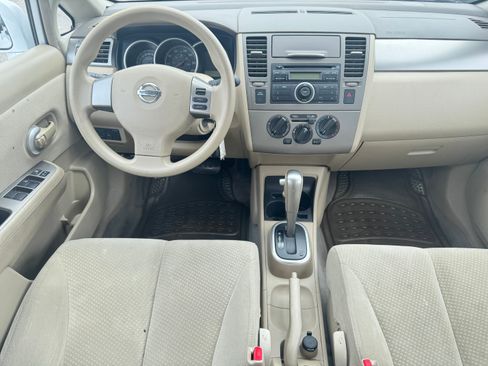 Used 2011 Nissan Versa 1.8 S Hatchback FWD image 23
