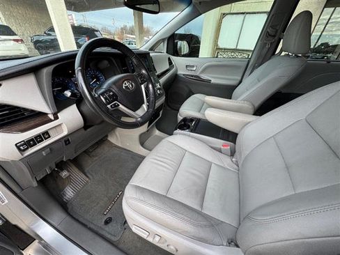 Used 2015 Toyota Sienna image 8