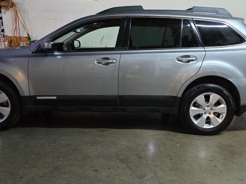 Used 2011 Subaru Outback 2.5i Limited image 43