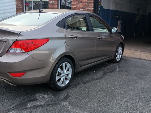 Used 2012 Hyundai Accent GLS image 4