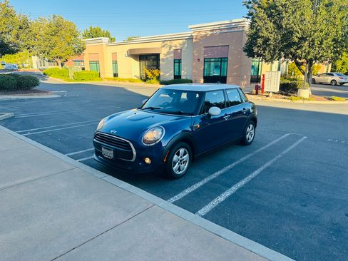 Used 2017 MINI Cooper 4-Door Hardtop FWD image 4