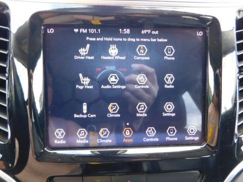 Used 2019 Jeep Cherokee Limited image 19