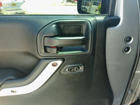 Used 2015 Jeep Wrangler 4WD Unlimited Sahara image 52